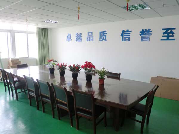 生產(chǎn)車(chē)間，研發(fā)人員開(kāi)會(huì)廳